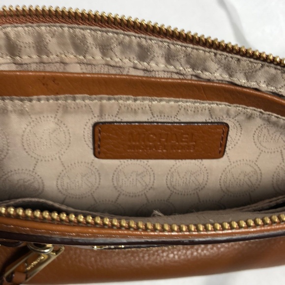 Authentic Michael Kors Crossbody Luggage - Picture 5 of 8